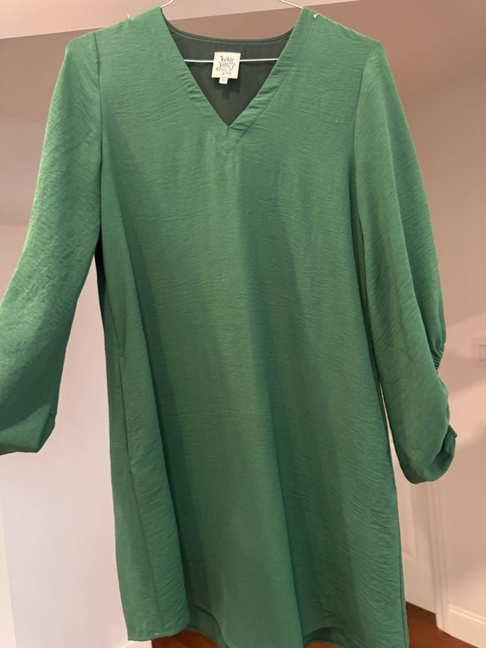 ivy jane Green Long Sleeve V‑Neck Dress